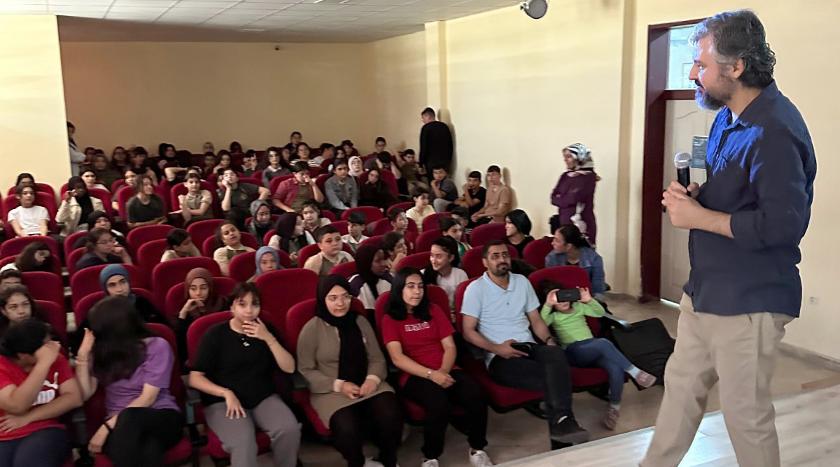 Aksaray’da Öğrencilere Yapay Zeka Yolculuğu: TÜBİTAK Bilim Söyleşileri Devam Ediyor