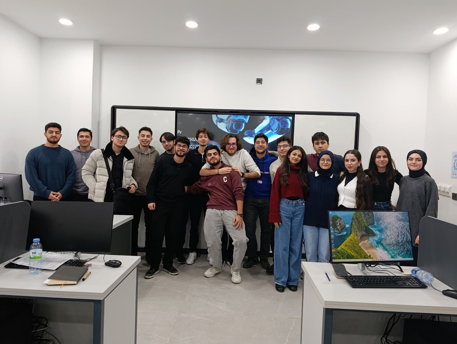 Bilgisayar Mühendisliği 1. Sınıf Öğrencilerinden Başarılı Sunum Etkinliği